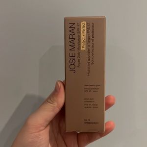 Josie Maran: Argan Daily Moisturizer SPF 47 Proteft and Perfect